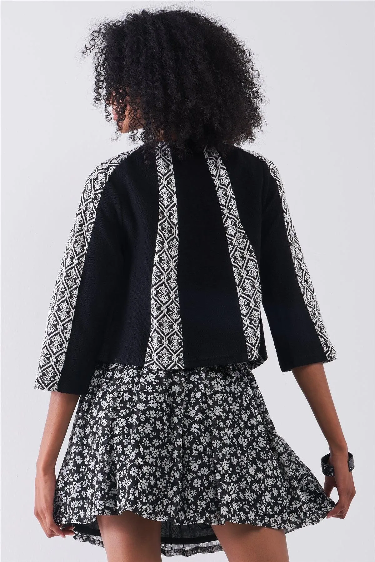 Black & White Damask Print Round Neck Open Front 3/4 Sleeve Cropped Jacket /2-2-1