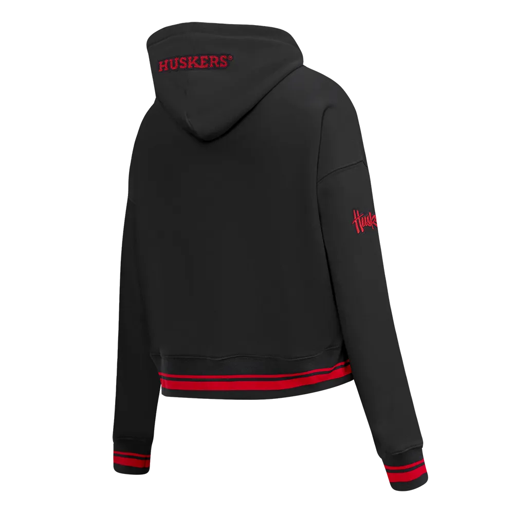 NCAA UNIVERSITY OF NEBRASKA CLASSIC WOMEN'S RIB FLC CROPPED PO HOODIE (BLACK/RED)