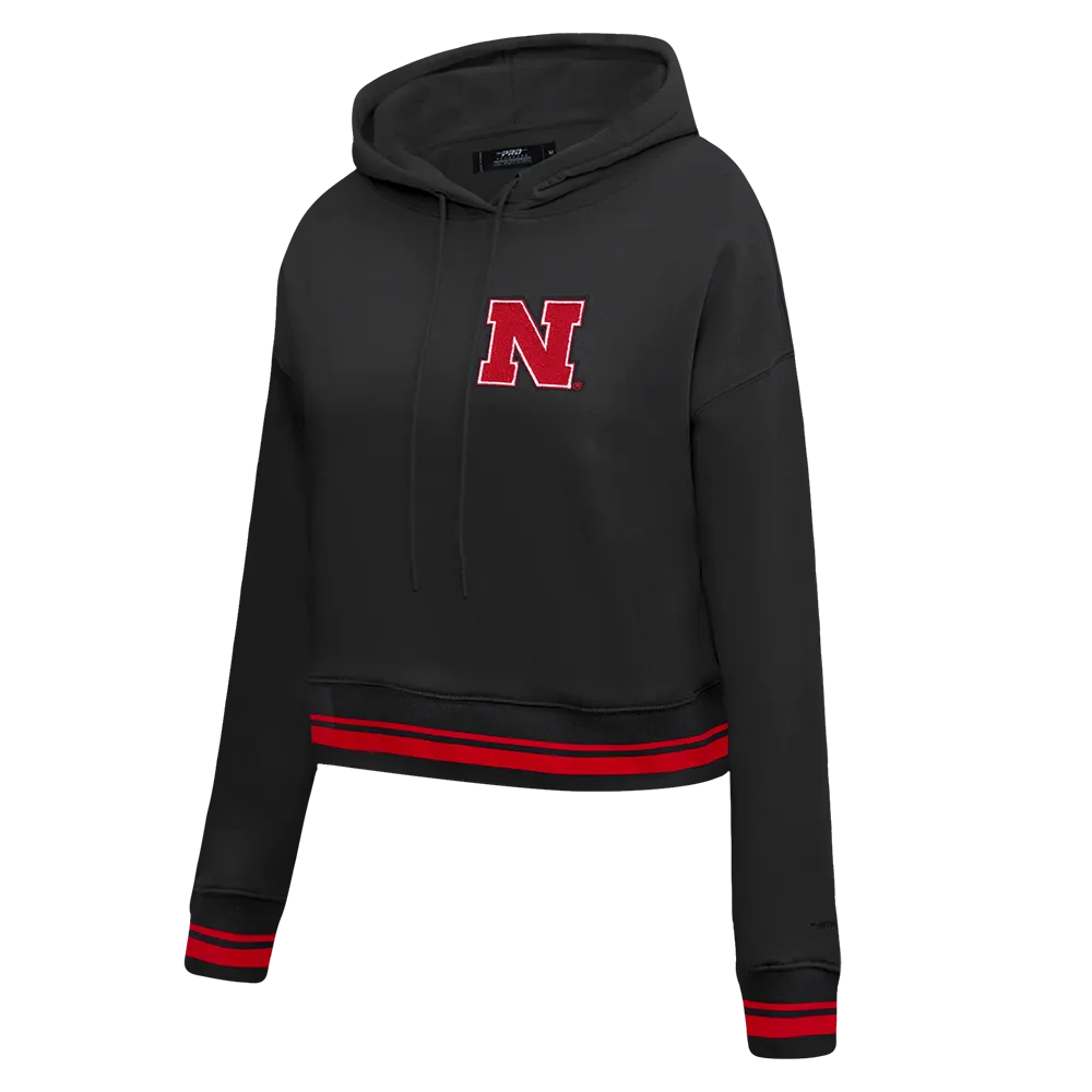 NCAA UNIVERSITY OF NEBRASKA CLASSIC WOMEN'S RIB FLC CROPPED PO HOODIE (BLACK/RED)